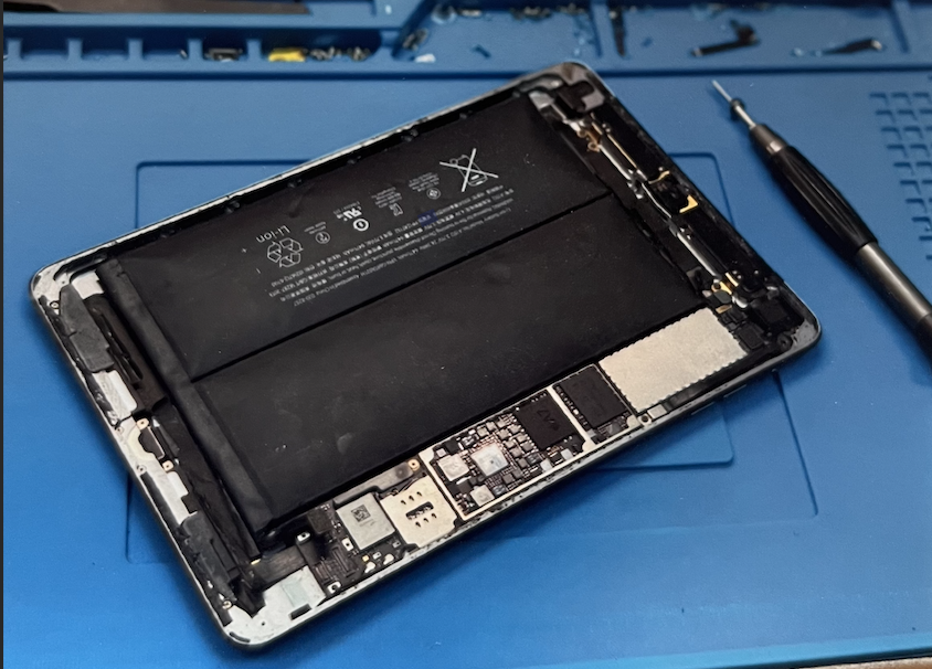 Замена АКБ iPhone 11